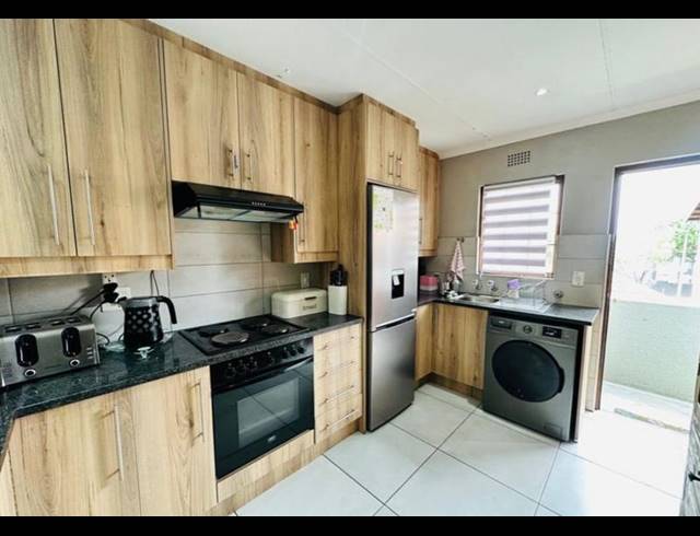 2 BEDROOM TOWNHOUSE FOR SALE IN VERWOERDPARK